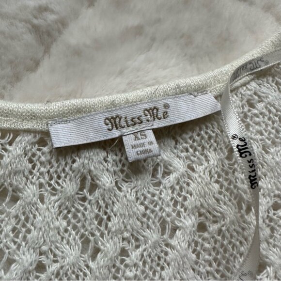 Miss Me | Blue & Cream Jeweled Abstract Floral Crochet Blouse | Size Extra Small - Picture 7 of 9